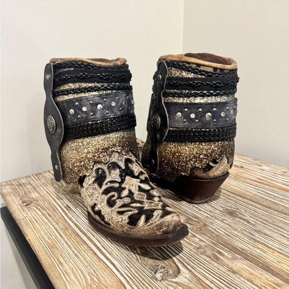 Black and Gold Western Ankle Boots - Picture 3 of 6